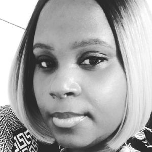 Meet your Posher, Yolanda